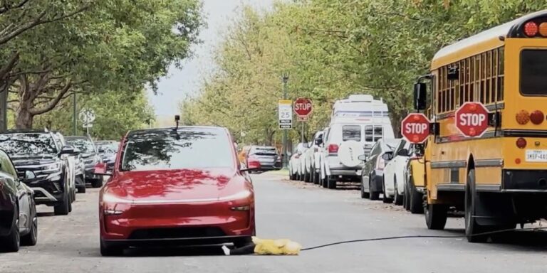 Tesla pri teste zrazila detskú figurínu až 8-krát. Automatické brzdy sú výzvou pre všetkých výrobcov | Autobazar.EU