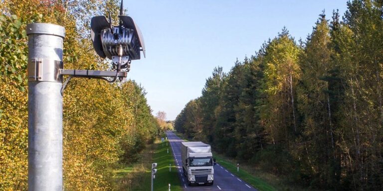 Schválili koniec skrytých radarov. Teraz budú každých 500 metrov, ale označené a vidia viac. Reforma radarov z Talianska začala platiť ešte v júni | Autobazar.EU