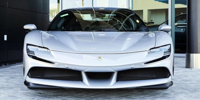 Zvažujete kúpu jazdeného Ferrari? Prvý majiteľ na ňom hrozne prerobil, druhý bude skákať radosťou  | Autobazar.EU