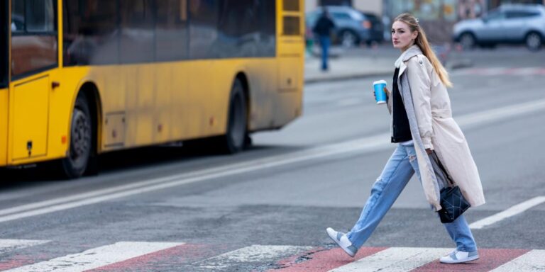 Budú skutočne merať rýchlosť chodcov max. 6 km/h? Vysvetľujeme návrh novely zákona o cestnej premávke | Autobazar.EU