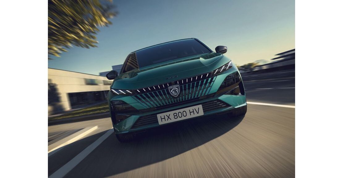 Peugeot 308 a 308 SW: francúzske novinky s osvetleným logom