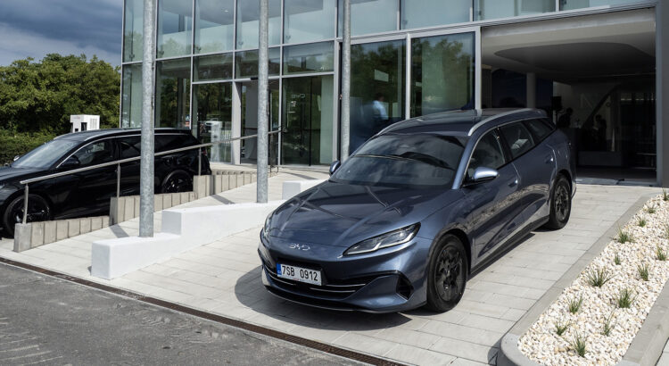 Prvá jazda: BYD SEAL 6 DM-i Touring je prekvapením v Octavia Combi segmente