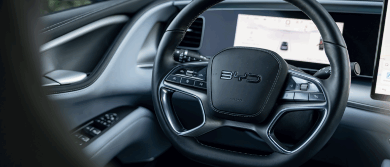Zisky automobilky BYD nie sú podľa predstáv. Za štvrťrok klesli o 30 %