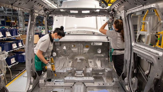 Kyberútok otriasa Jaguar Land Rover v základoch. Linky stoja aj v Nitre - Magazín - Auto - Pravda