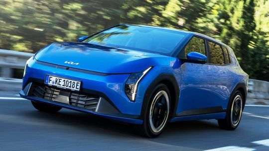 Kia EV4: Hatchback aj fastback prezradili tajomstvá. Majú slušný dojazd - Novinky - Auto - Pravda