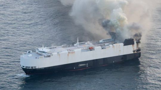 Ďalší námorný prepravca končí s elektromobilmi. Dôvod asi tušíte - Magazín - Auto - Pravda