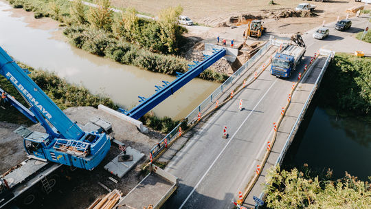 Obnova čaká dôležitý most pri Veľkých Úľanoch, už vzniká dočasné premostenie - Doprava - Auto - Pravda