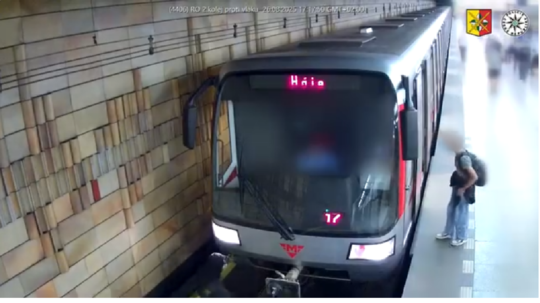 VIDEO: Mladík neuveriteľne riskoval svoj život. K tragédii v metre nechýbalo veľa - Doprava - Auto - Pravda