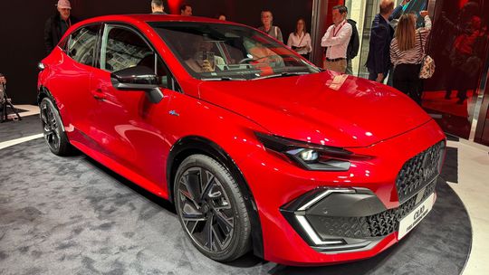 Renault Clio: Šiesta generácia vyzerá ‘cool‘. Ponúka dva spaľováky. Aj silný hybrid - Novinky - Auto - Pravda