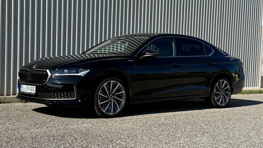 Test: Na Superbe s plug-in hybridom budete len ťažko hľadať chyby.  Pár ich však má - Testy automobilov - Auto - Pravda