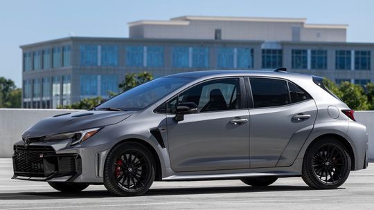 Toyota GR Corolla: Decentný facelift prináša lepšie jazdné vlastnosti - Novinky - Auto - Pravda