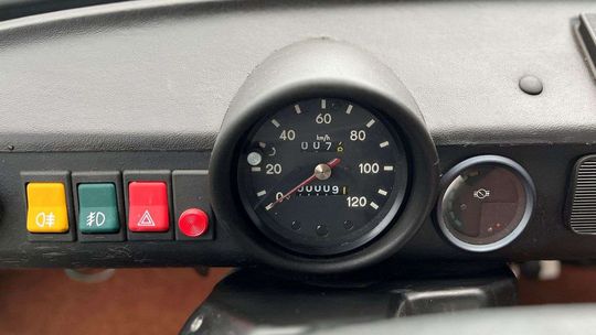 Trabant 601 S de Luxe: Na predaj je bakelitová legenda. Na ‘tacháči‘ má len 9 km - Magazín - Auto - Pravda