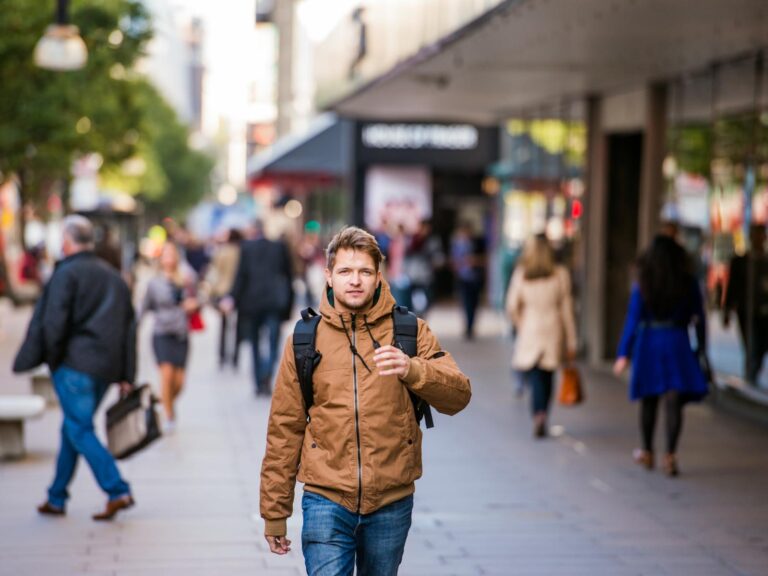 Šesť kilometrov za hodinu? Čo naozaj znamená nová definícia „rýchlosti chôdze“ | Autobazar.EU