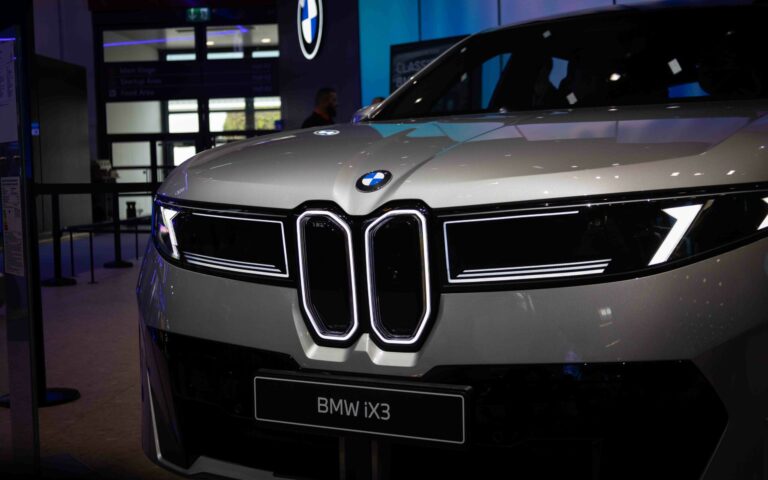 BMW výrazne zmení model svojho predaja v Európe. Dealerov už potrebovať nebude