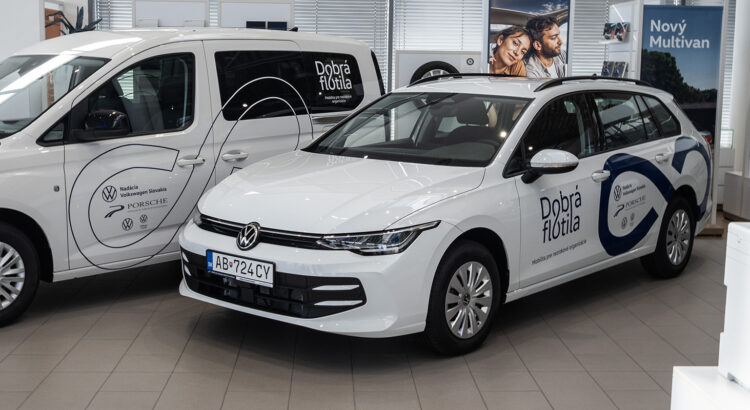 Dobrá flotila pomáha neziskovkám v teréne, Nadácia Volkswagen Slovakia odovzdala deväť vozidiel