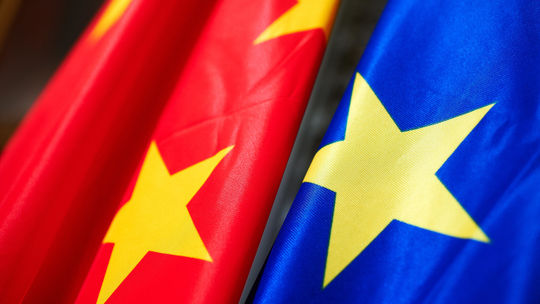 Ak sa nič nezmení, Čína do dvoch mesiacov zablokuje výrobu áut v Európe a USA   - Magazín - Auto - Pravda