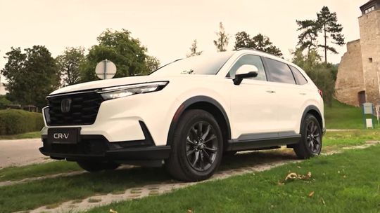 Video: Bližšie sme sa pozreli na Hondu CR-V a jej 30-ročnú históriu - Magazín - Auto - pravda.sk
