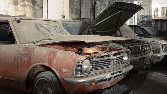 Neuveriteľné: V predajni Toyoty na Cypre sa zastavil čas. Autá tu stoja už 51 rokov - Magazín - Auto - pravda.sk