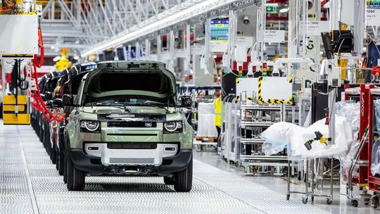 Jaguar v Nitre pobeží od pondelka na tri zmeny. Dostal prednosť pred britskými závodmi - Magazín - Auto - Pravda