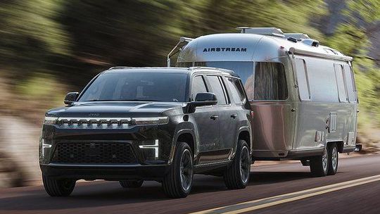 Jeep Grand Wagoneer: Elektrická verzia dá 800 km, no s benzínovým tajomstvom - Novinky - Auto - Pravda