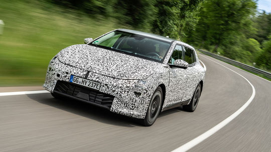 Kia ‘brutálne‘ otestovala výdrž batérie v EV4. Výsledok prekvapil - Magazín - Auto - Pravda