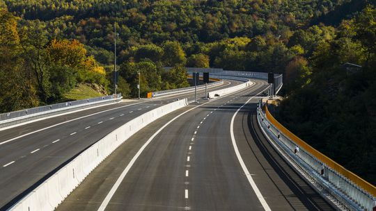Úsek rýchlostnej cesty R2 Kriváň - Mýtna otvoria už o necelý mesiac - Doprava - Auto - pravda.sk