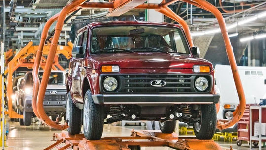 Putin žobre v  Azerbajdžane. Len vďaka nemu môže do Európy posielať Nivy  - Magazín - Auto - Pravda