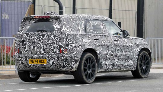 Land Rover Defender Sport: Menšie SUV s ikonickým názvom sa blíži - Magazín - Auto - pravda.sk