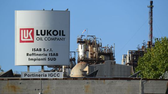 Ruský Lukoil predá zahraničné aktíva. Zrejme aj čerpacie stanice a rafinérie - Magazín - Auto - Pravda