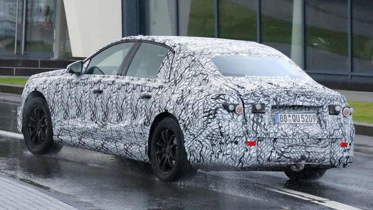 Mercedes-Benz E  with EQ Technology: Premiéra je ďaleko, ale prototypy už jazdia - Magazín - Auto - Pravda