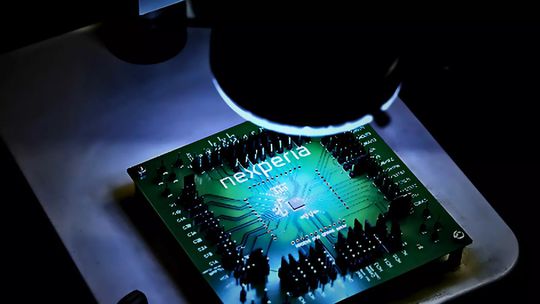 Holanďania prevzali kontrolu nad čínskou Nexperiou. Ohrozuje to výrobu áut v Európe - Magazín - Auto - Pravda