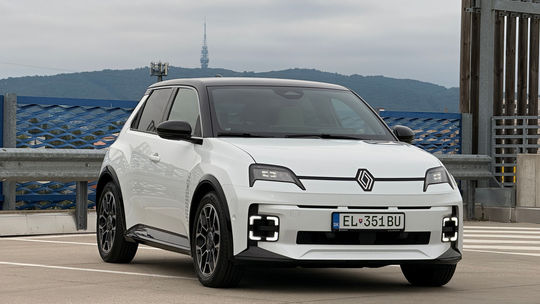 Test: Vyskúšali sme Renault 5 - európske Auto roka 2025. Titul si rozhodne zaslúži - Testy automobilov - Auto - Pravda