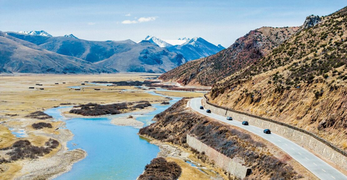 Porsche Route 318: Expedícia naprieč Čínou v štýle Cayenne a Macan