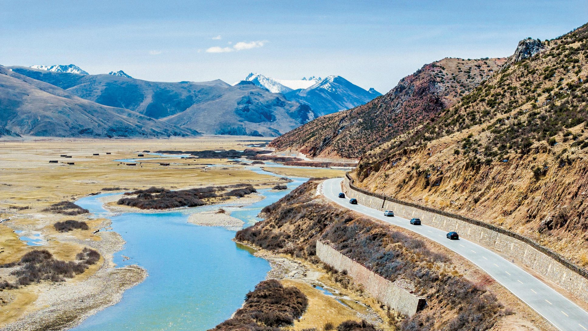 Porsche Route 318: Expedícia naprieč Čínou v štýle Cayenne a Macan