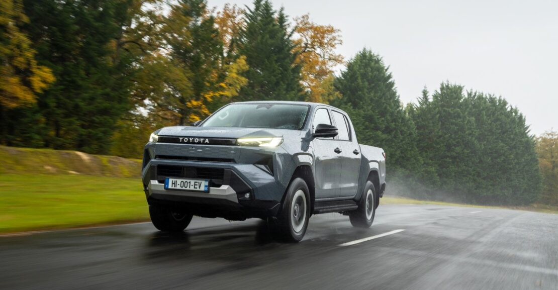 Toyota Hilux prichádza ako nová generácia aj na baterky