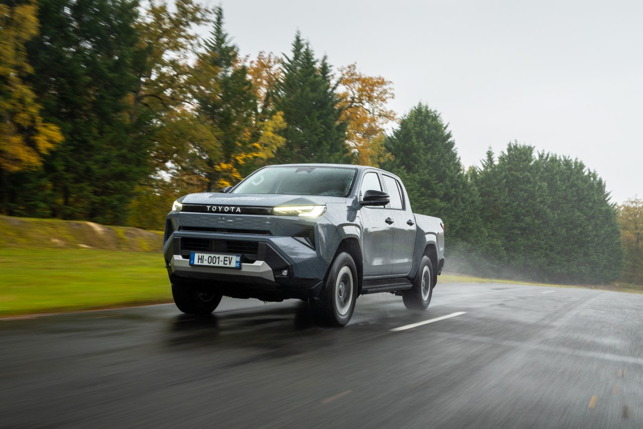 Toyota Hilux prichádza ako nová generácia aj na baterky