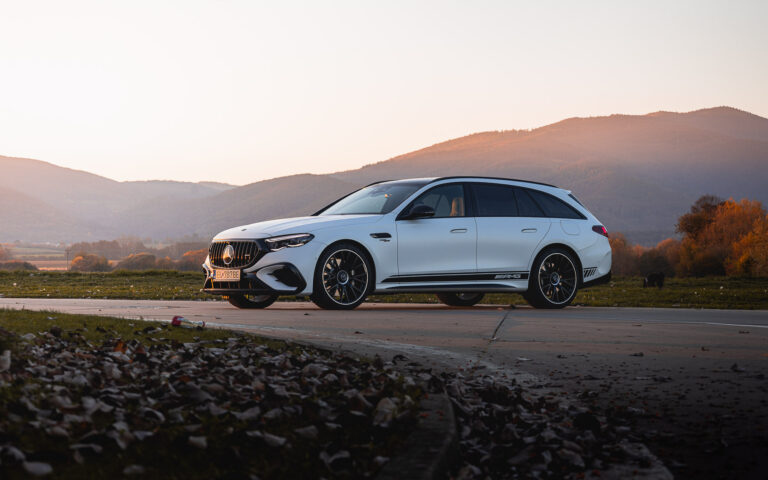 Budeme musieť povinne nabíjať plug-in hybridy? Nemci im chcú v prípade nenabitia obmedziť výkon