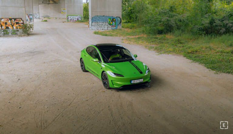Prines svoje auto, dostaneš zľavu a nabíjanie zadarmo. Tesla láka na špeciálnu akciu