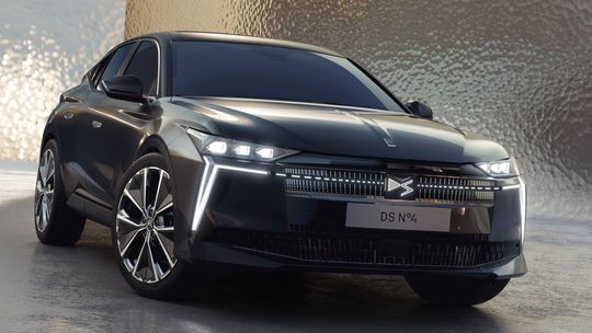DS N°4 prichádza na Slovensko. Prvýkrát aj ako čistý elektromobil - Novinky - Auto - pravda.sk