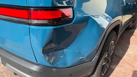 Oprava preliačiny stála Američana nehoráznu sumu. Boj s poisťovňou vzdal - Magazín - Auto - pravda.sk