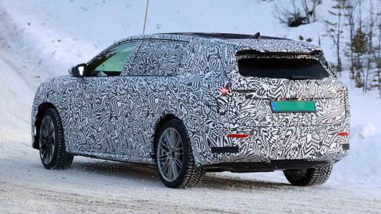 Škoda ‘Eviatiq‘: Veľké SUV nachytali v maskáčoch. Batéria bude mať až 86 kWh - Magazín - Auto - Pravda
