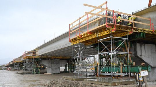 Opravu známej ‘panelky‘ v Trenčianskom kraji dokončia o pol roka skôr - Doprava - Auto - Pravda