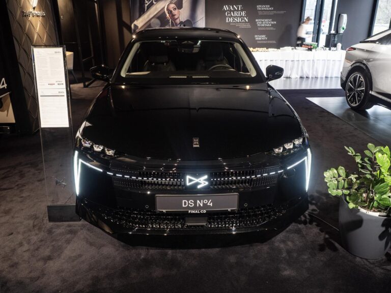 DS N°4 je fakt dôkladný facelift DS4, do triedy stále prináša prémiové prevedenie | Autobazar.EU