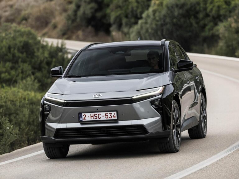 Toyota ukazuje výrazne vylepšenú verziu elektromobilu BZ4x, čo sa zmenilo? | Autobazar.EU