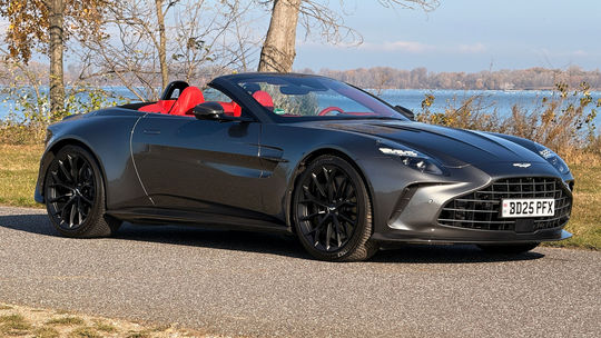 Test: Aston Martin Vantage Roadster. Zvuk ako podpis, trakcia ako argument - Testy automobilov - Auto - Pravda