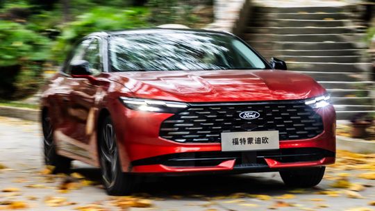 Ford Mondeo: Nielenže žije, ale je aj po facelifte. Len nie u nás. Z ceny vás trafí šľak - Novinky - Auto - Pravda