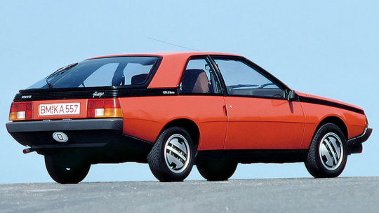 Renault Fuego: Kupé pre všetkých má 45. Za „socíku“ jazdilo aj u nás - Magazín - Auto - pravda.sk