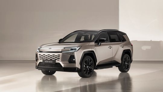 Toyota spúšťa predpredaj úplne novej generácie RAV4 – priekopnícke SUV vstupuje do novej éry výkonu, digitalizácie a bezpečnosti - Novinky - Auto - Pravda