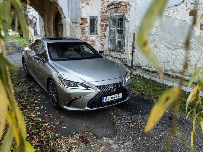 Test: Lexus ES300h - Krížnik za takú cenu ako nebola