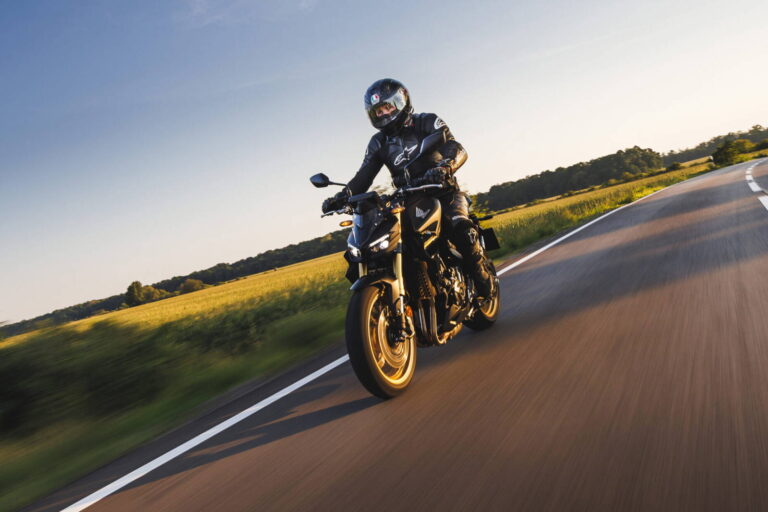 Štyri valce sú späť! Koniec diéty, Honda CB 1000 Hornet SP konečne poriadne žerie asfalt - AUTOVINY.sk